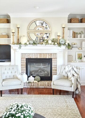 mirror in center of mantel with symentical design