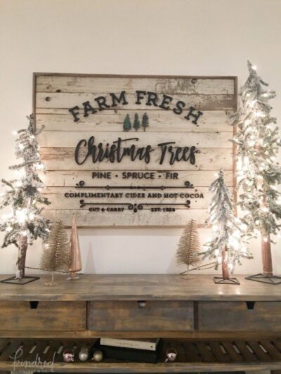 31 Farmhouse Christmas Decor Ideas - Painted Furniture Ideas