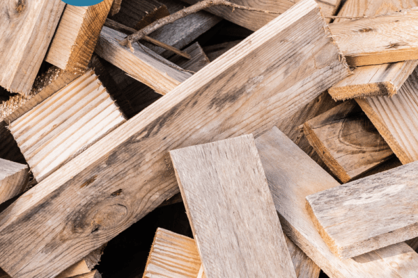 Learn the many different ways you can disassemble wood pallets for diy projects and crafts!